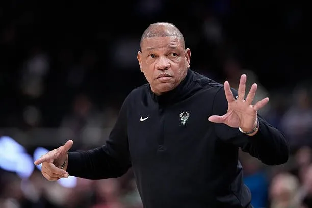 今日雄鹿主场95-127不敌马刺，正式无缘本赛季季后赛。

本赛季是里弗斯近19