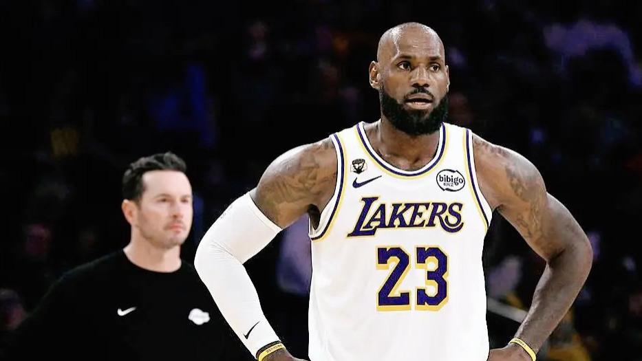 湖人又双叒输卡位战！22分惨败绿军，裁判抢戏？不，是自己太菜