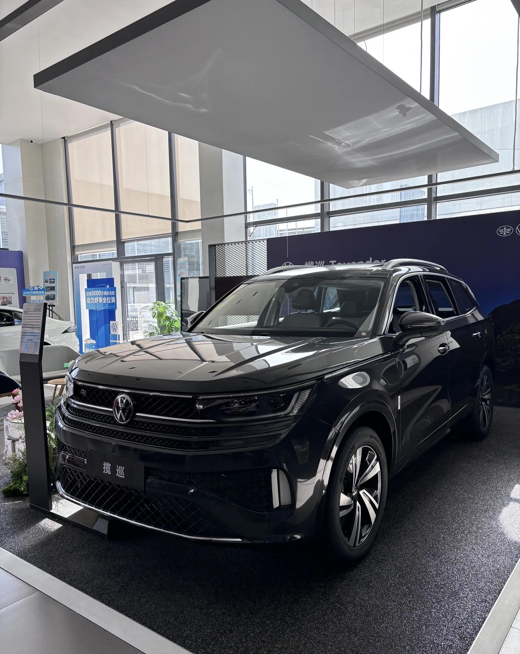 作为一汽大众的忠实粉丝，提揽巡半年，行驶八千多公里，作为家用大五座SUV，整体满