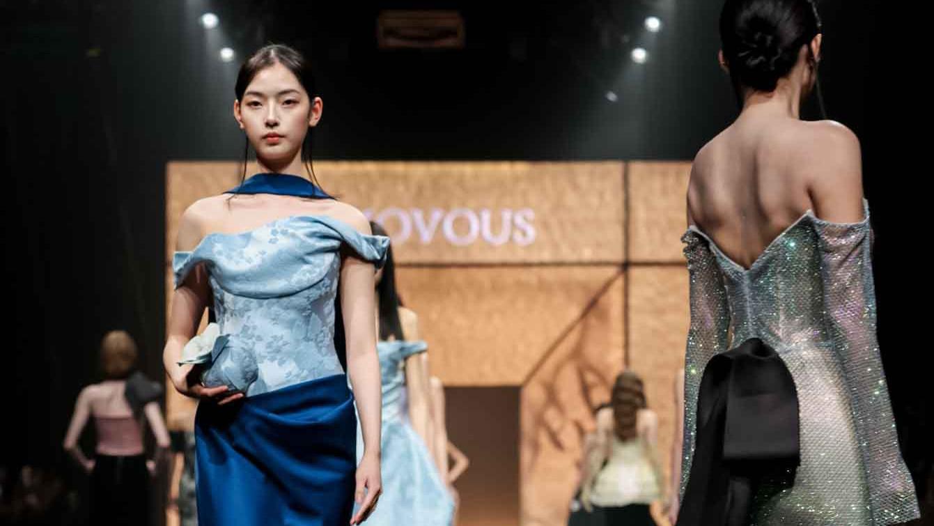 苏州漳缎高定亮相上海时装周MOVOUS“手温”