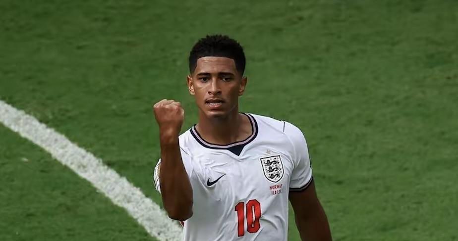 世界杯金球奖彻底乱了！

英格兰2：1挪威，金球大乱斗！五大全明星均有争夺资
