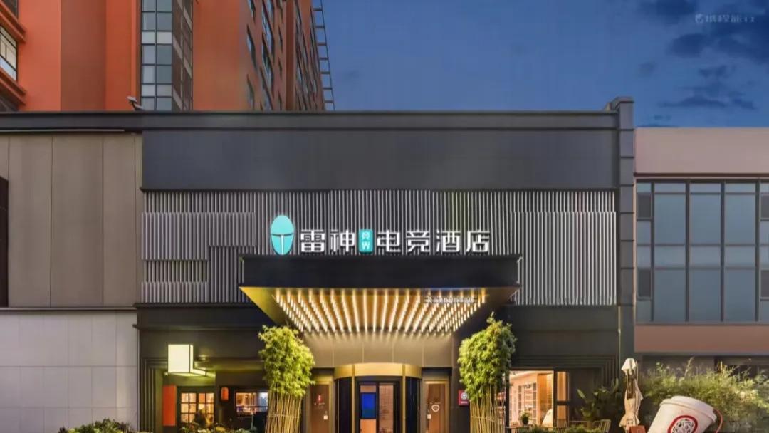 电竞酒店下半场，终究成了巨头们的“游戏场”？
