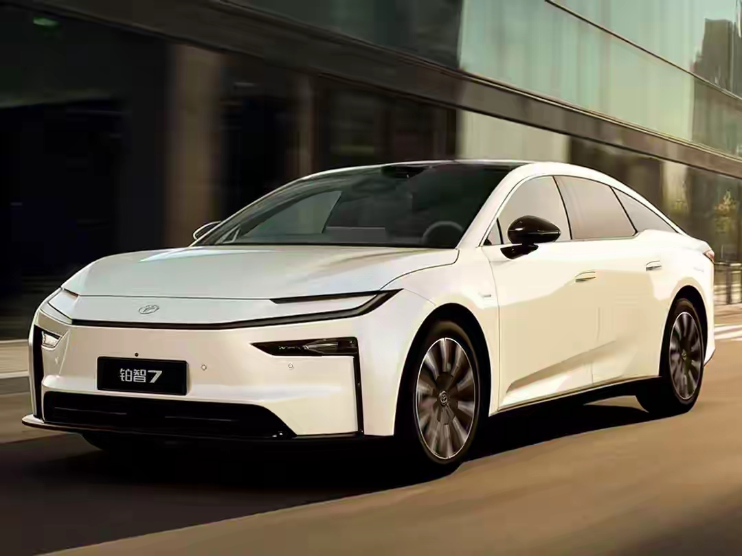 14.78万买D级纯电旗舰！丰田铂智7杀疯了，合资车企终于开窍了！2026年3月