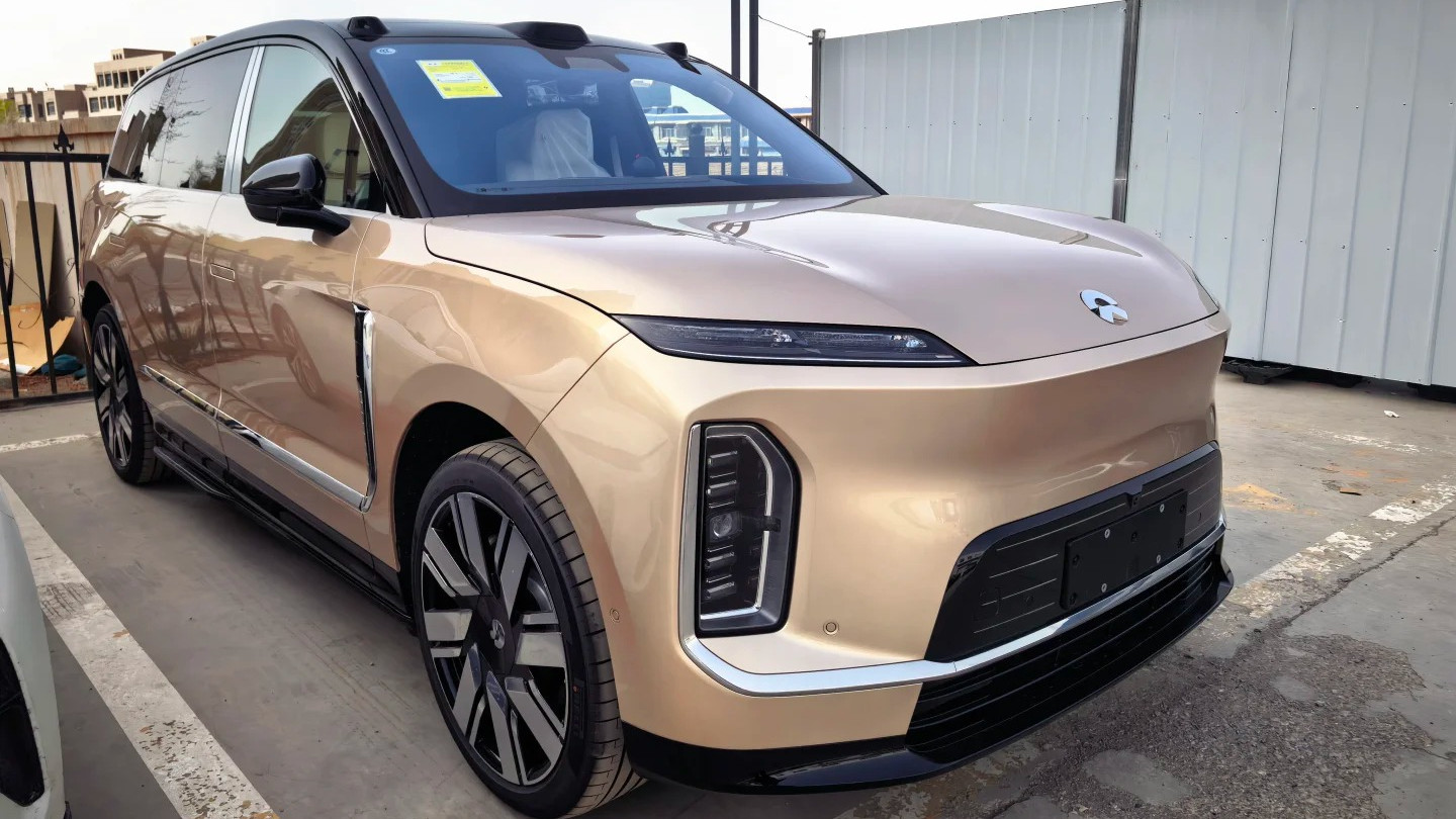 蔚来ES9实车到店，气场确实强大