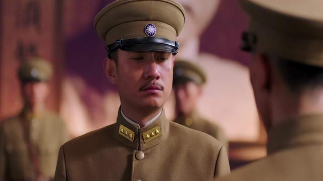 日军打到门口，国军将领下令不准抵抗，怂恿儿子一起投靠日本人