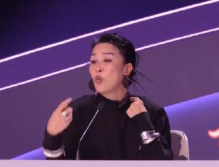 听着迈利撒的歌声，那英仿佛瞬间回到了花少的旅行时光。 ​​​