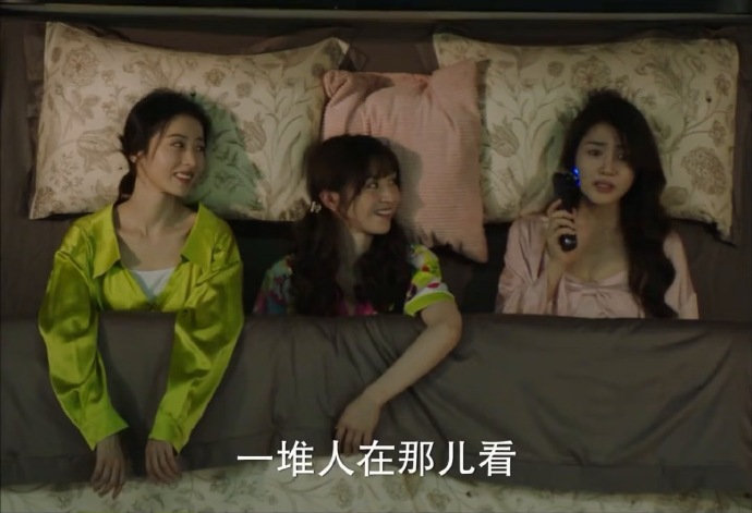 总觉得这个镜头像站着演的，是角度的问题吗 ​​​