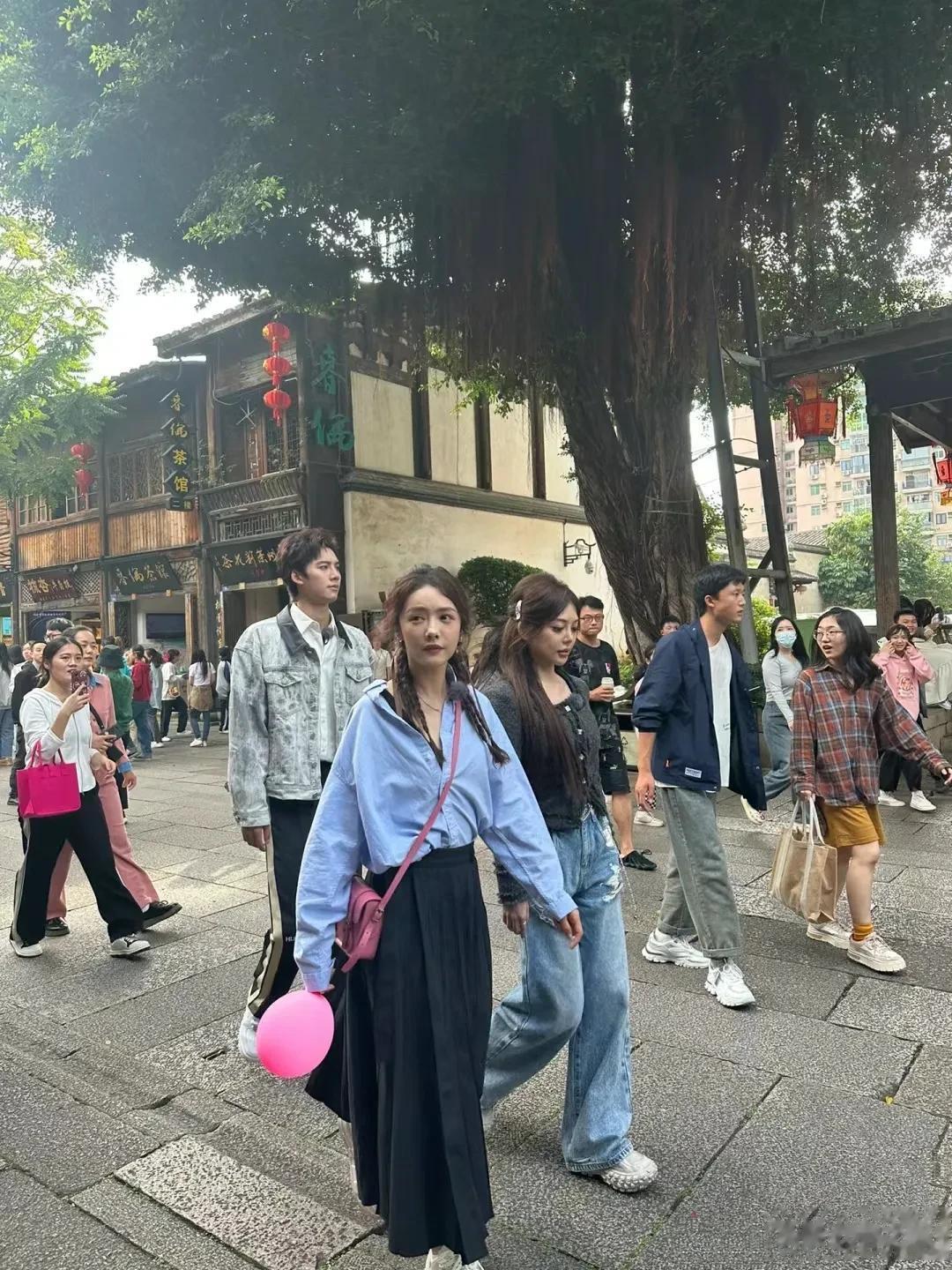 突然感到现实中的明星，好像也没有我想象中那么好看啊！