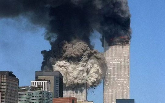 911前，CIA收到52次预警，每次都说假情报，结果双子塔倒了