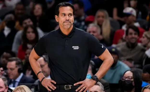 热火主教练埃里克-斯波尔斯特拉在采访中谈到了拉梅洛-鲍尔被罚款及被判恶意犯规一事