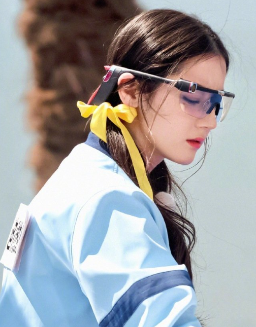 我希望她永远发光，而我永远为她热泪盈眶