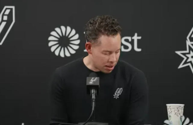 NBA季后赛西部首轮G1马刺（1）111-98（0）战胜开拓者。
赛后，主帅米奇