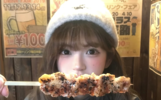 重回答辩前一天我手撕宿舍生化姐，前世我无意间看到她吃脏病药，当晚她就将我推下楼梯