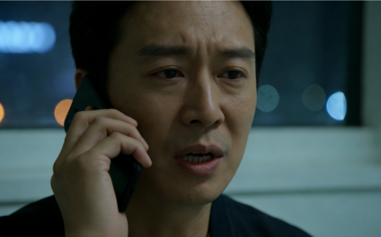 堂弟抢走我9年的未婚妻，我低头擦了擦手，接过奶奶当场修改的遗嘱：2800万和5套别墅，都归我这孙子