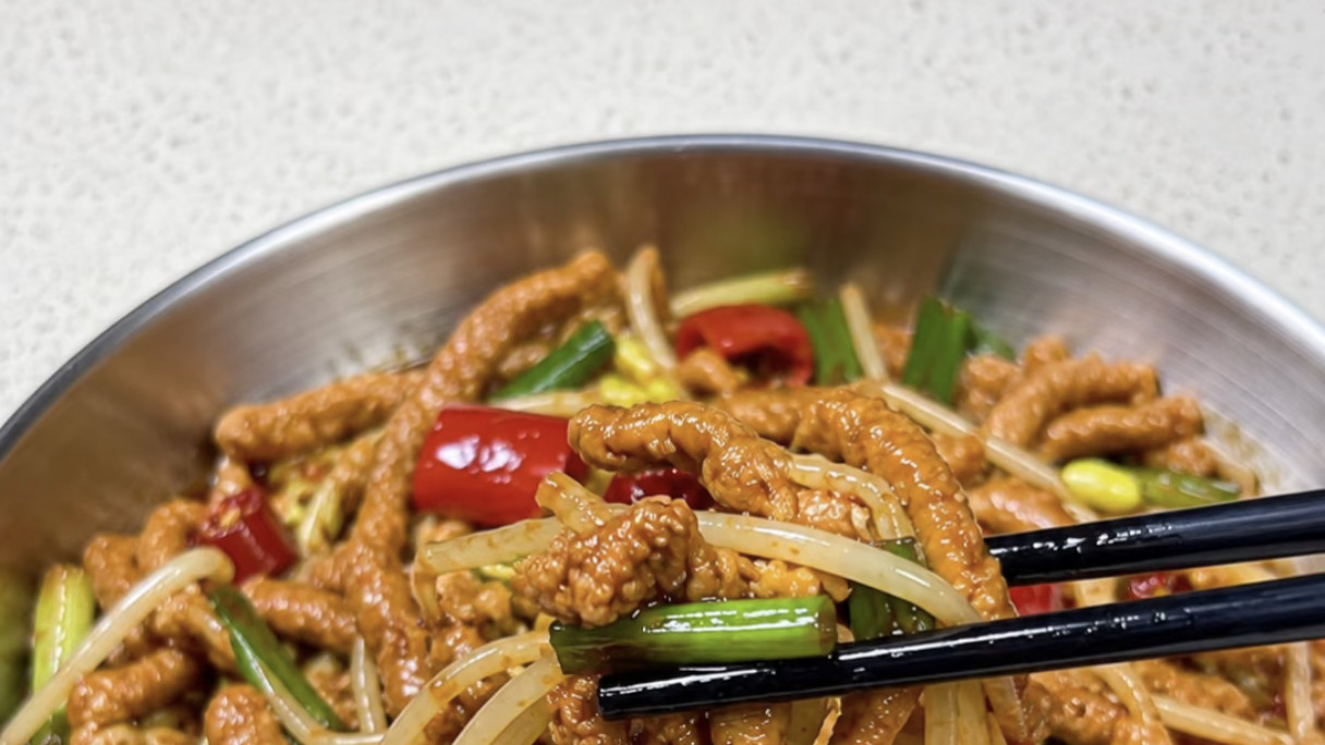 清爽减脂的脆嫩交响——细解肉丝炒豆芽的轻食风味