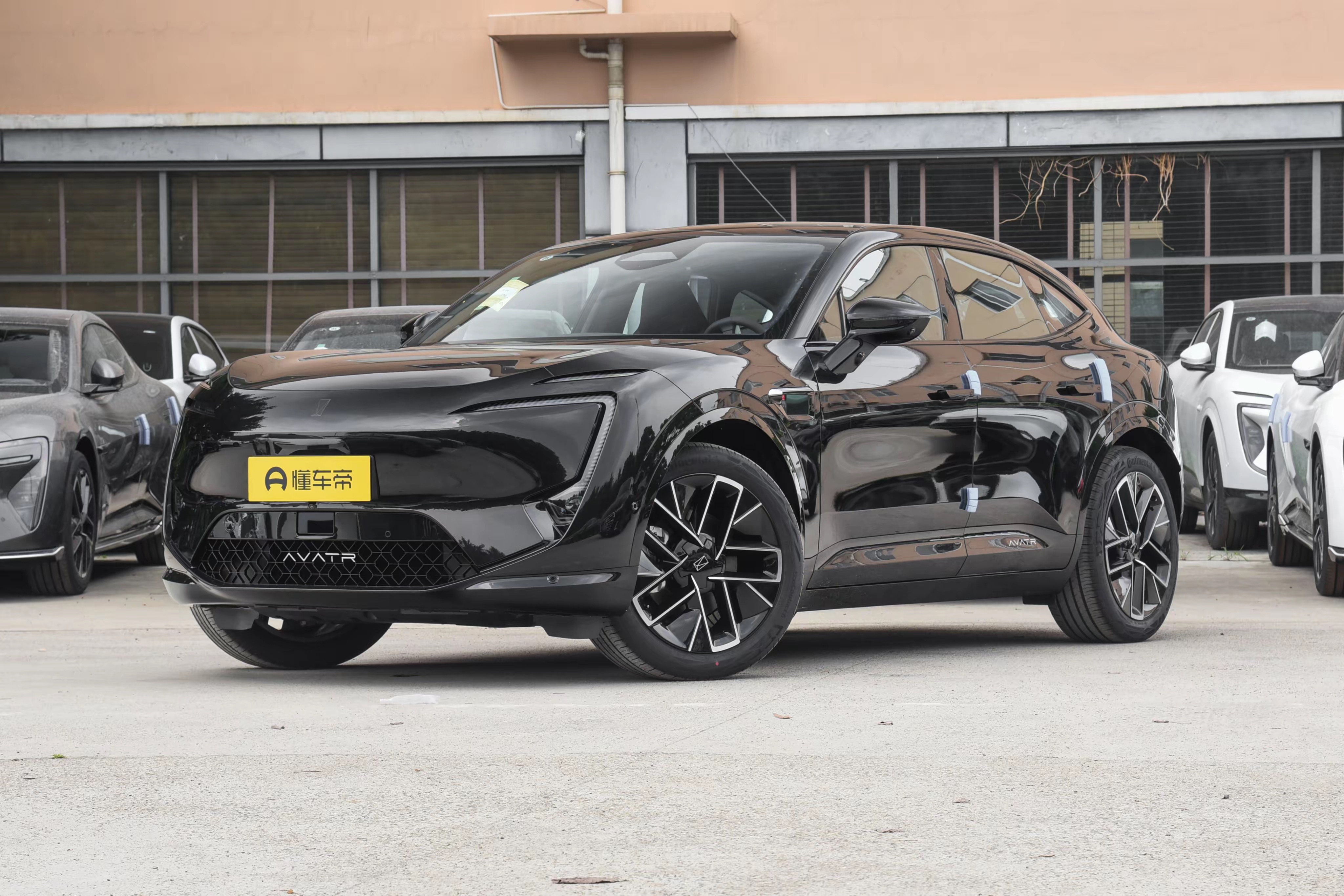 在我看来阿维塔11的股东阵容很强，长安、华为、宁德时代，三个巨头合作，听着就很厉