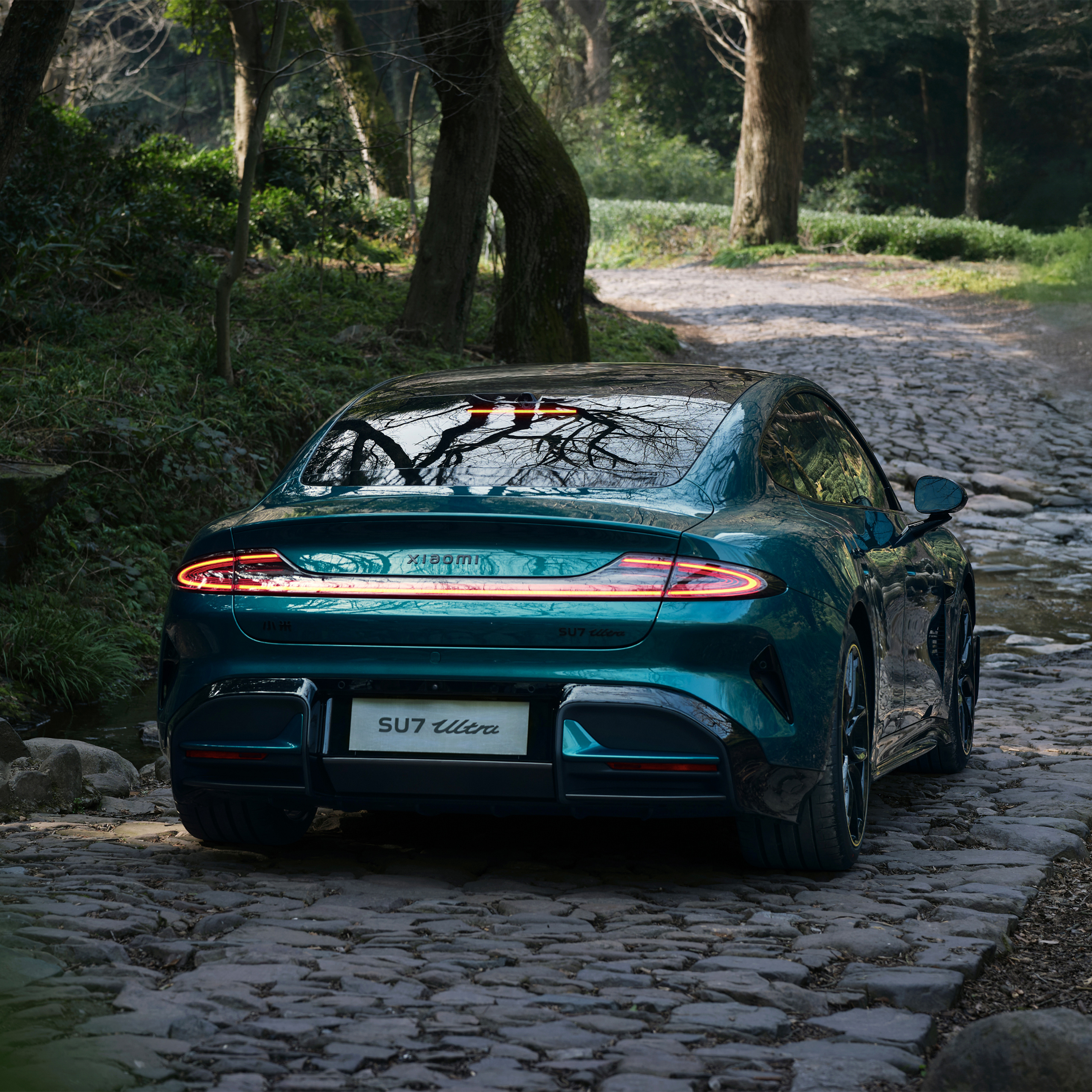 4月17日，雷军在直播中表示，10年内小米汽车不会做10万以内的车。小米做车，主