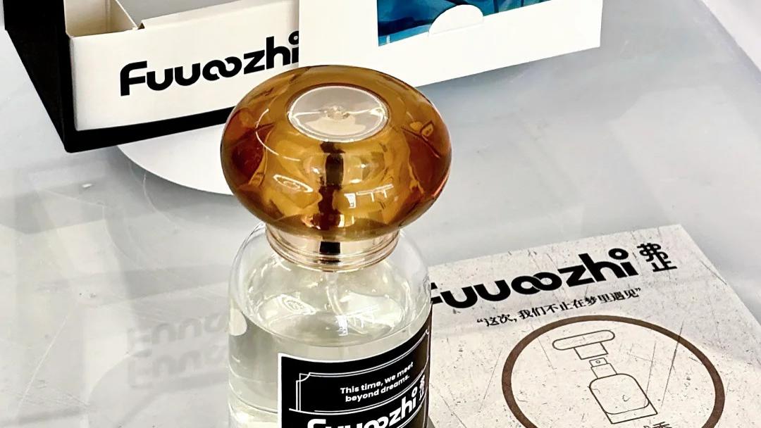 挨骂含泪赚3000万，谁在制造二次元IP香水的“暴利神话”？