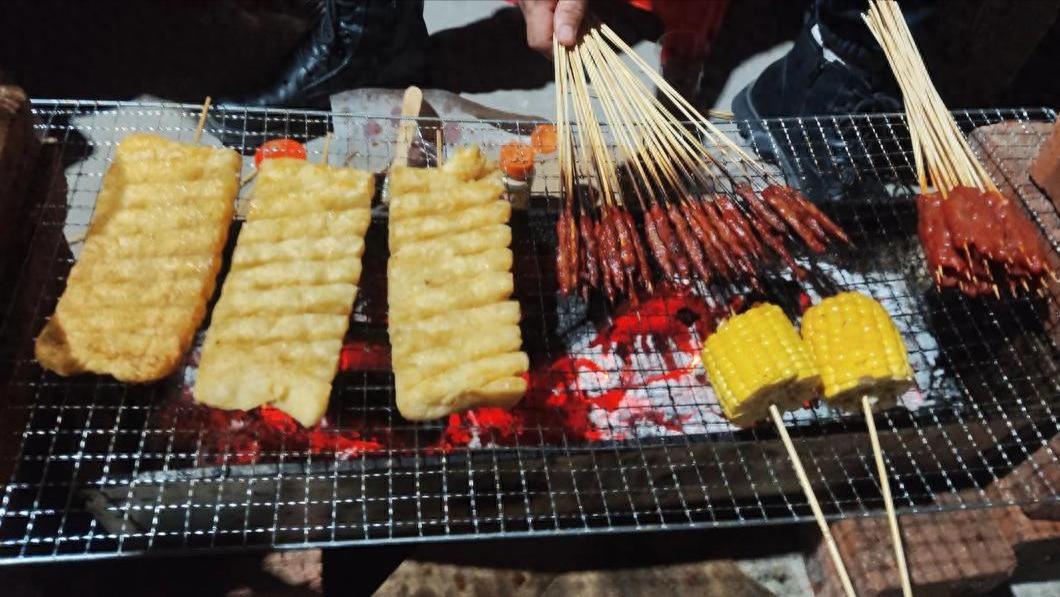 喜爱烧烤是基因的原始记忆，广西老表不满足于此，清新的果味烧烤应运而生