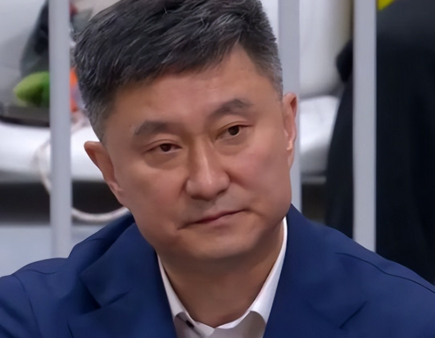 杜锋只知道会造周琦犯规和夹击杰曼和陈盈骏，可是北京今年有麦基还有赵睿和Manma
