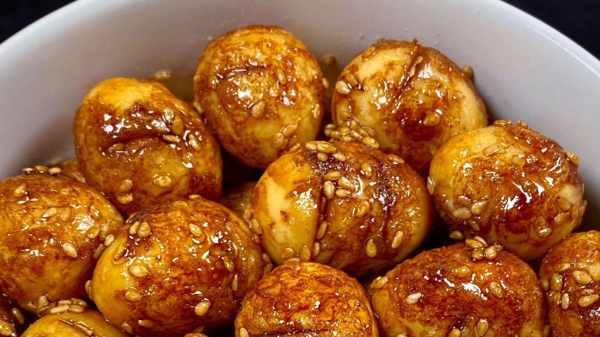 虎皮鹌鹑蛋：外酥里糯，一口一个的酱香小炸弹