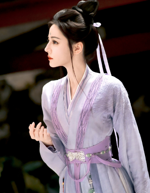 远大前程星光万顷，你向北向南向西向东，而我只向你