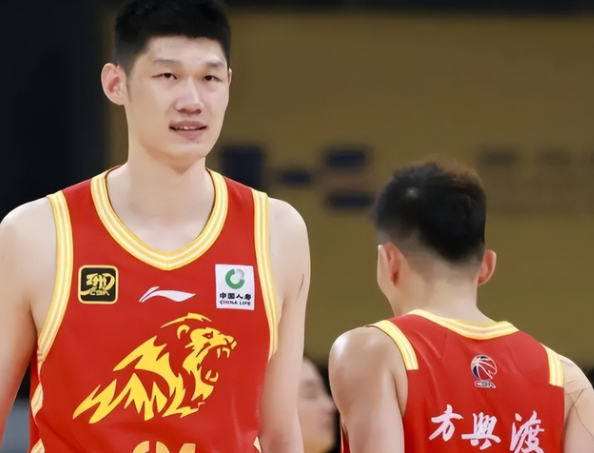 经常看中国男篮你会发现，中国男篮最擅长的就是跟其他亚洲队伍55开，不管你是弱队还
