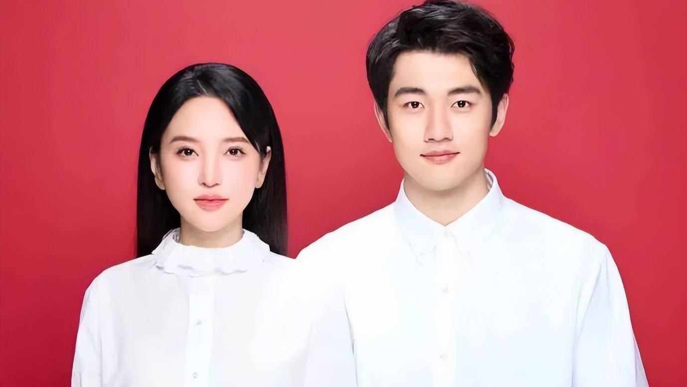 金莎夫妇晒结婚证