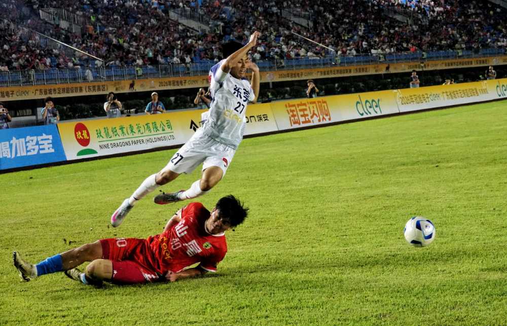 4月26日晚，粤超东莞赛区首场赛事于市体育中心激情上演！东莞队坐镇主场迎战汕尾队