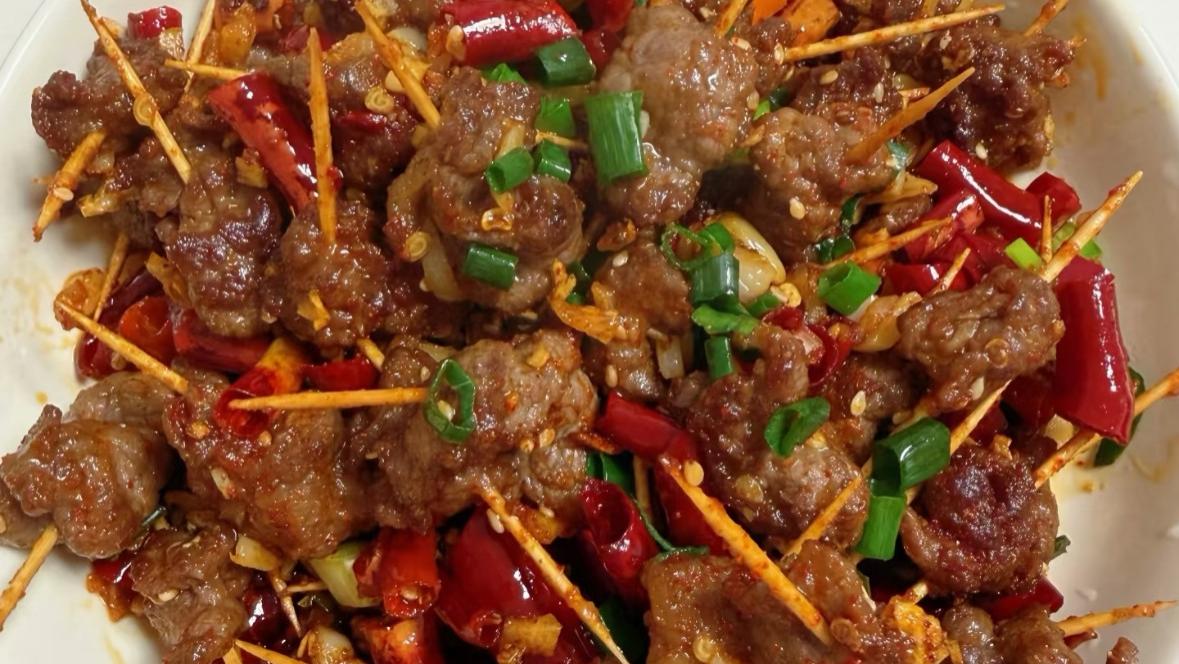 酥香入骨，麻辣过瘾：复刻夜市风味的牙签牛肉