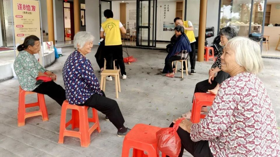 免费理发！三坑这条村服务老人有妙招