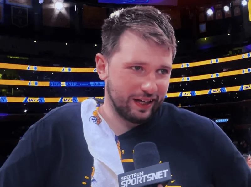 NBA常规赛湖人主场对阵步行者的比赛已经结束。全场战罢，湖人以128-117战胜