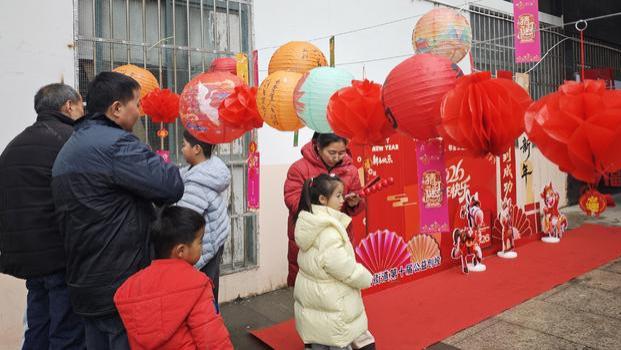 苏州工业园区胜浦街道吴淞社区：元宵填趣，公益同行