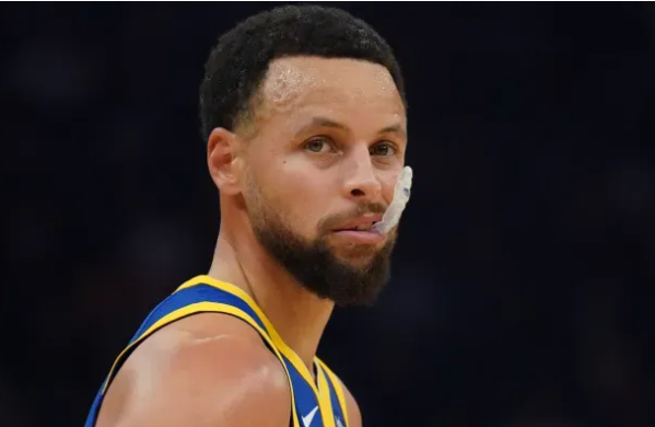 据消息人士透露，斯蒂芬-库里将在10天后再次接受评估。
正如库里所说，他右膝的伤