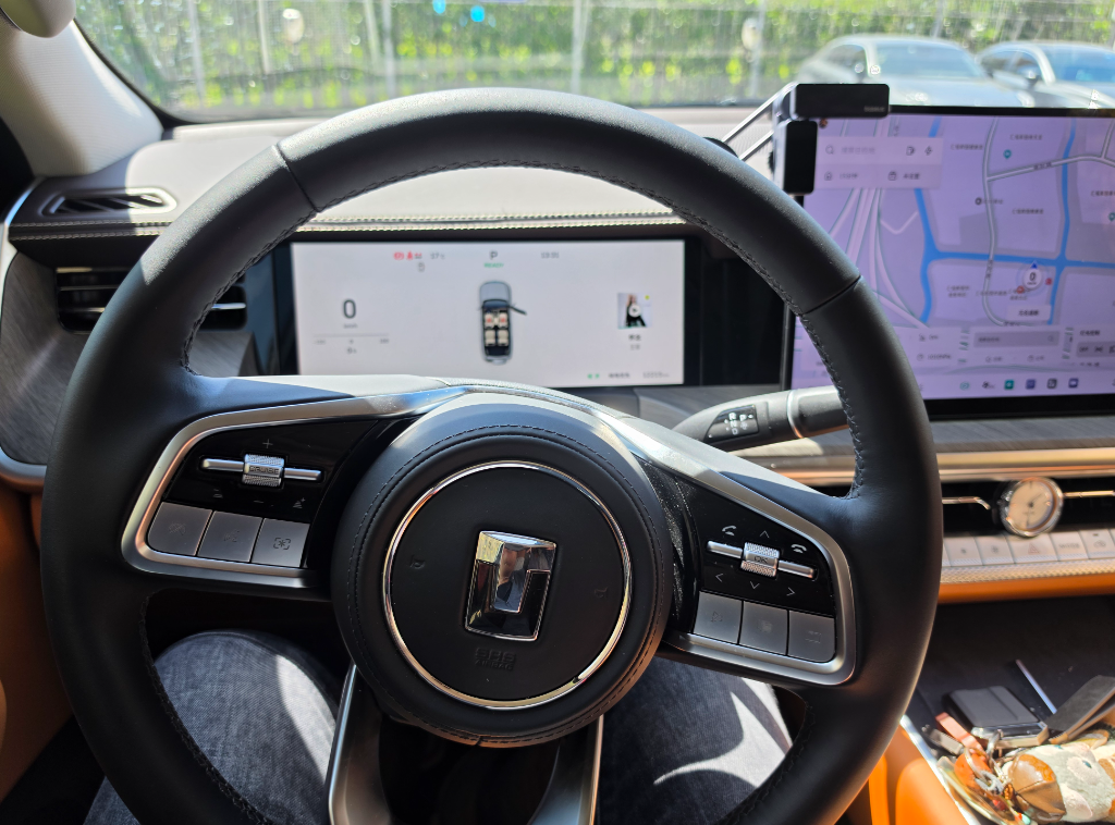 500 Hi4-Z，它就成了我日常出行、家庭代步、偶尔轻度越野的全能搭档。作为长