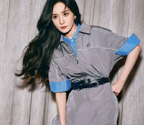 你是黑夜耀眼的光白昼绚烂的玫瑰