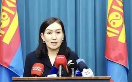 家里有矿却穷的只剩牛羊，挨着中俄两大国，蒙古国为啥混得那么惨？只因他背刺中国…