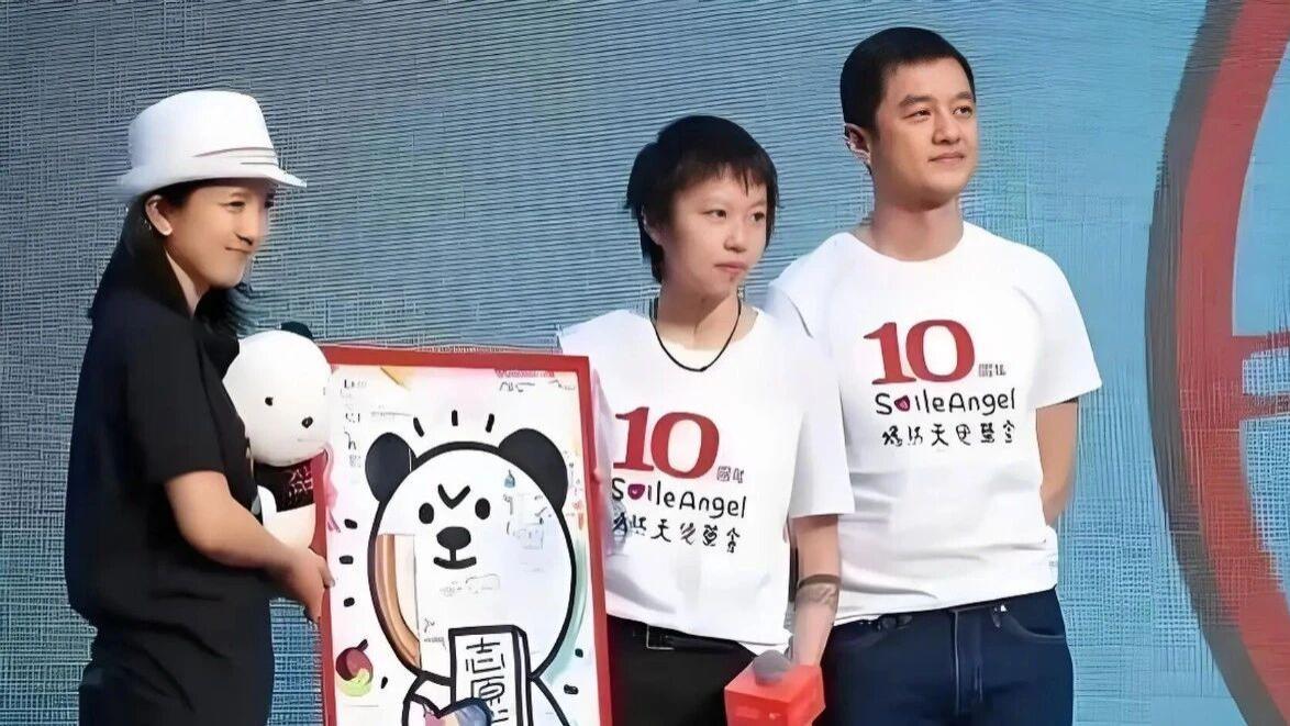 做女看向窦靖童，为父看齐李亚鹏