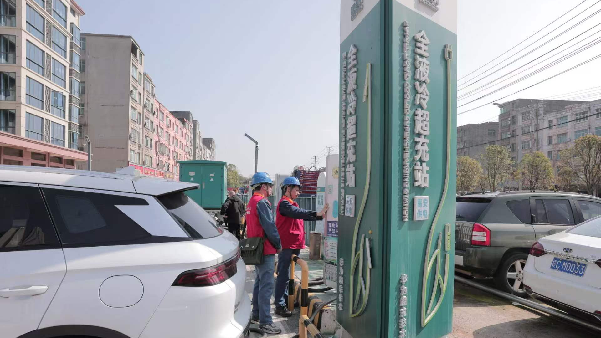 国网高安市供电公司：红马甲巡检充电桩 护航清明绿色出行