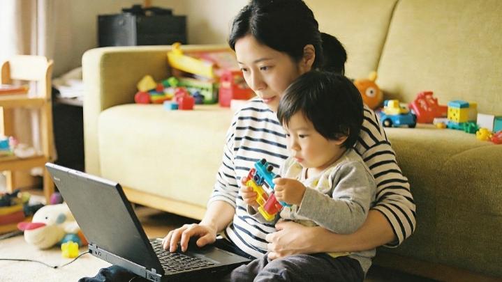 怀孕32周撞破十年男友出轨闺蜜：我的婚礼请柬成了他们的喜帖