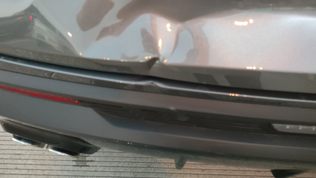 新车落地开心不到一个小时
追尾返厂。碎碎平安