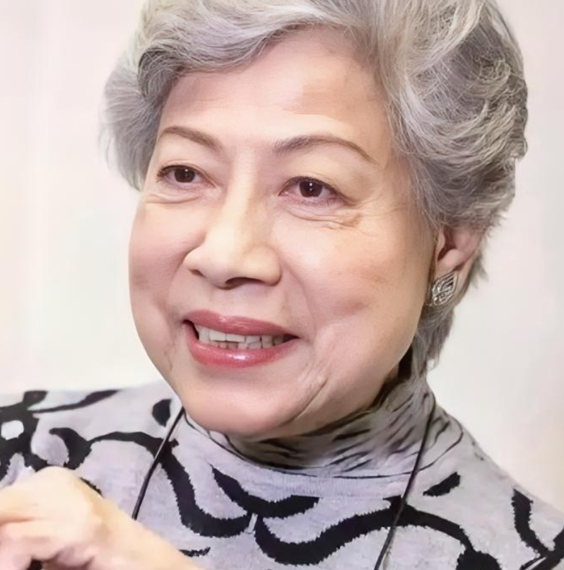 91岁的罗兰因年事已高不再与TVB续约，TVB官网艺员名单已经没有她的名字。
罗