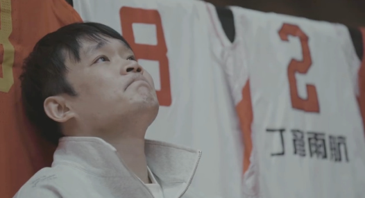 小丁在宣布退役的视频里说了这样一段话。

“这八年去过的医院不下20家，拍过的片