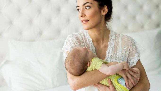 别再摇哄睡！0–6个月感官早教这样做，宝宝更聪明、更好带