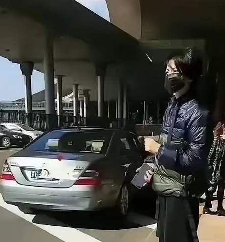 王菲的气质真的超级好，有一种清冷又高贵的美