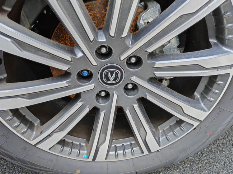 长安CS75PLUS提车半个月，开了才一百公里，这么多锈是正常的吗？