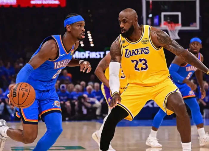 NBA季后赛次轮，雷霆大比分4-0横扫湖人。
赛后，亚历山大接受了记者采访，并谈