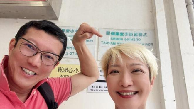 63岁TVB绿叶王杨英伟，返港重游九龙城街市，感叹国外难寻家乡味