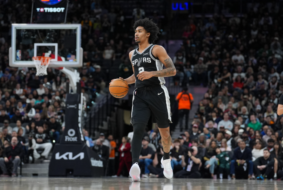 哈珀是非卖品吗？

问一下马刺球迷，为啥哈珀看出场时间不是很受重视呀。福克斯 卡