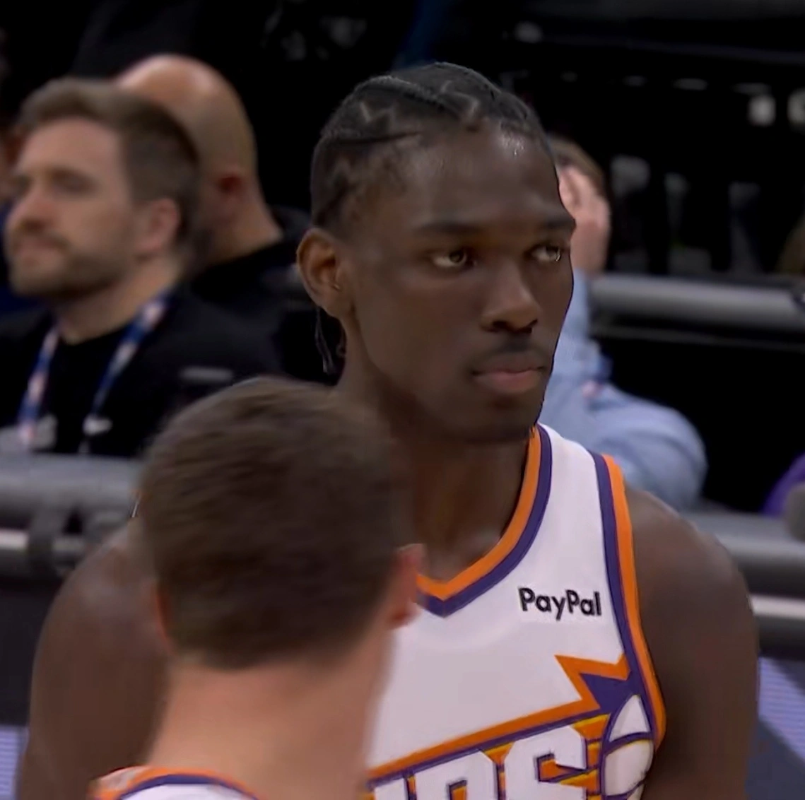 菲尼克斯新秀观察日记

太阳对阵国王的比赛中马鲁阿奇因手指伤势缺席，又是弗莱明的